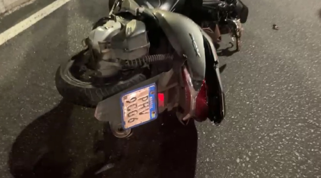 Motoqueiro perde controle de moto e morre após colisão; vídeo mostra o acidente na Av. Efigênio Sales