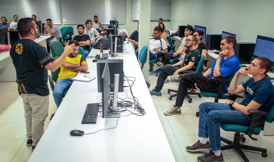 Novo curso da etech oferece formação especializada em segurança cibernética para profissionais e estudantes de TI