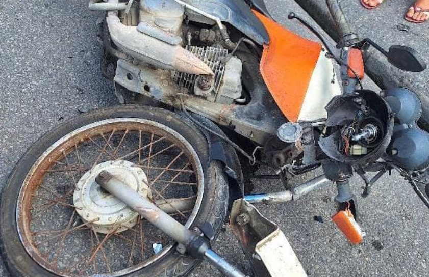 Homem que trabalhava como entregador de gás sofre acidente de moto, em Manausa Terra Nova