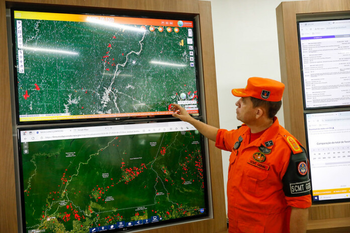 Governo-do-Amazonas-investe-em-tecnologias-para-combater-incendios-e-monitorar-a-qualidade-do-ar-durante-estiagem-5_CEL.-REINALDO-MENEZES-SUB-COMANDANTE-CBMAM-APP-INFIRE-1
