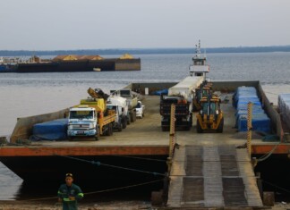 Governo do Amazonas inicia embarque de equipamentos para obras de água e esgoto do Prosai Parintins