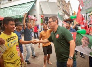 Em caminhada, Marcelo apresenta ‘Ame Centro’ aos trabalhadores do Centro Histórico
