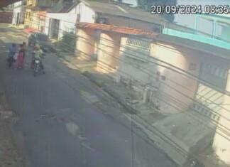 VÍDEO: Mulheres são assaltadas por motoqueiros no bairro Monte das Oliveiras