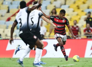 Flamengo derrota Corinthians sai na frente da Copa do Brasil