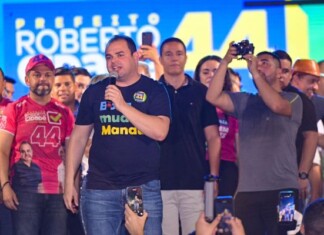 A quatro dias da eleição, Roberto Cidade comemora aniversário com mais de 15 mil apoiadores na ‘micareta44’