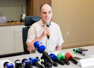 Equipe de pesquisadores da UEA realiza quarta viagem do projeto que monitora a qualidade da água do rio Negro