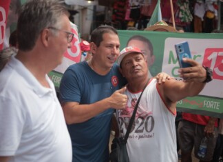 Na véspera do 1º turno, Marcelo recebe o apoio das ruas no 13