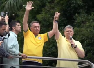 Ao lado de Tarcísio, Bolsonaro diz que não tem substituto e será candidato em 2026