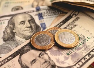 Dólar dispara a R$ 5,87, ficando atrás apenas do recorde de 2020