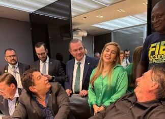 Deputada Débora Menezes recua de proposta para celebrar “golpe” de Bolsonaro