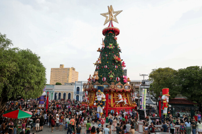 Cultura_O-Mundo-Encantado-do-Natal-2024-Largo_1_Alex-Pazuello