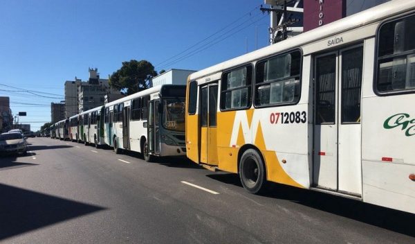Greve-de-onibus-Manaus-e1606766317364