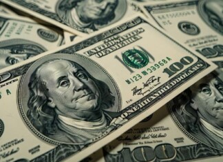 Dólar fecha em alta de R$ 6,19 e Ibovespa registra queda