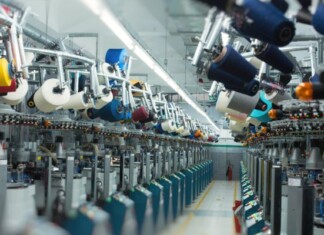 Com dólar alto, indústria já prevê elevar preços a partir de janeiro