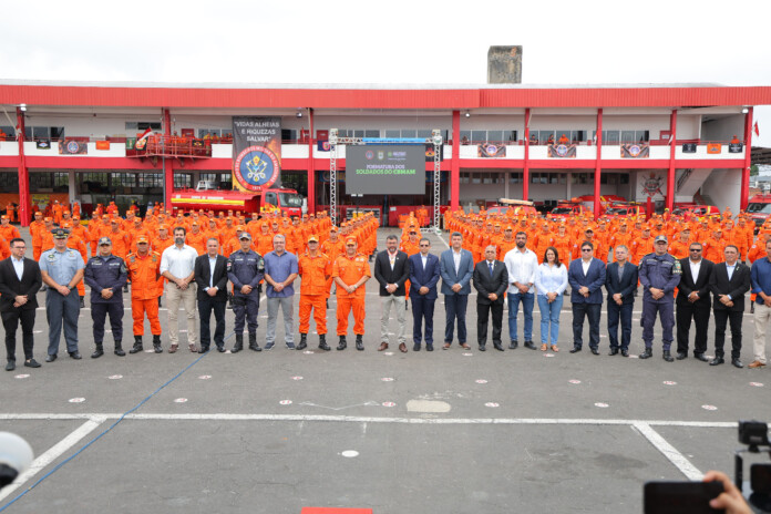 Wilson-Lima-realiza-formatura-de-200-novos-soldados-do-Corpo-de-Bombeiros-que-vao-reforcar-servico-operacional-no-Amazonas_Foto-Diego-Peres-Secom-2