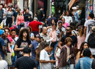 Serasa: número de pessoas endividadas no país chega a 73 milhões