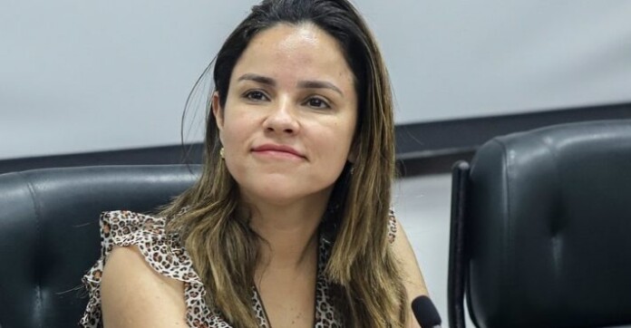 Janaina-Lima-deixou-o-cargo-na-Camara-Municipal-de-Sao-Paulo-depois-de-nao-se-eleger-em-2024-712x370