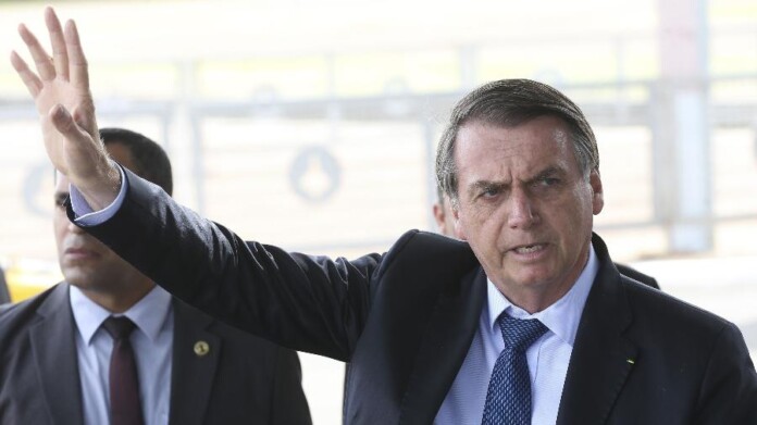 2set2019---o-presidente-jair-bolsonaro-fala-a-imprensa-no-palacio-da-alvorada-1567534760203_v2_900x506