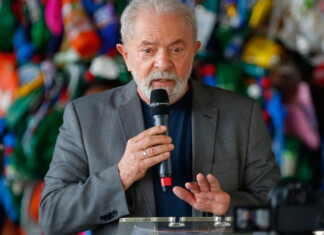 Com apoio de 130 deputados, pedido de impeachment de Lula aguarda protocolo