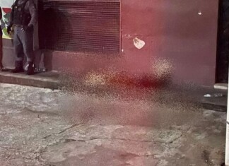 Execução a tiros: homem é morto dentro de bar durante partida de futebol em Manaus