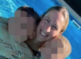 Mulher tem a licença policial cassada após fazer sexo na frente dos filhos; fotos do ato foram distribuídas por aplicativo