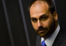 Eduardo Bolsonaro chega próximo ao limite de faltas na Câmara, e PT pede perda do mandato de deputado