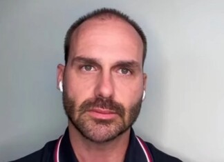 Dos Estados Unidos, Eduardo Bolsonaro critica Moraes e o chama de “psicopata”