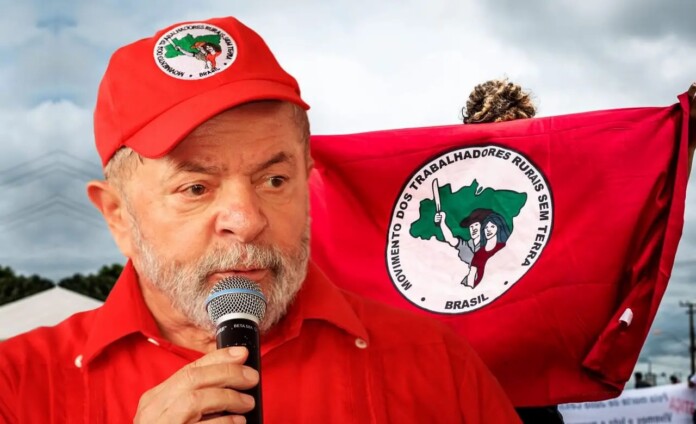 presidente-lula-com-o-bone-do-mst-bandeira-do-moviment-ao-fundo