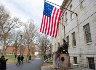 Trump intensifica ameaças a Harvard, que se recusa a atender às suas exigências