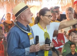 VÍDEO: Janja interrompe cerimônia repreende indígenas e manda eles se sentarem para ouvir Lula