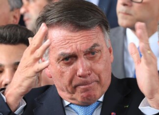 Líder do PT promete solicitar bloqueio de bens de Bolsonaro por financiamento de Eduardo nos EUA