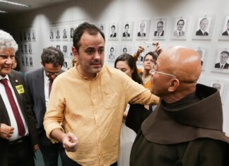 Protesto com samba em solidariedade a Glauber Braga é marcado pelo PSOL na Câmara