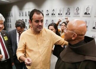 CCJ recebe parecer contrário ao recurso de Glauber Braga; cassação pode ser mantida