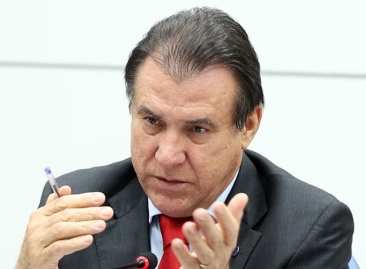 Escala 6×1 é ‘cruel’ e redução da jornada é ‘plenamente possível’, defende ministro do Trabalho