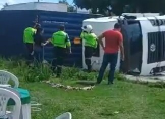 VÍDEO: Carreta tomba na Bola da Gillete e causa danos materiais em Manaus