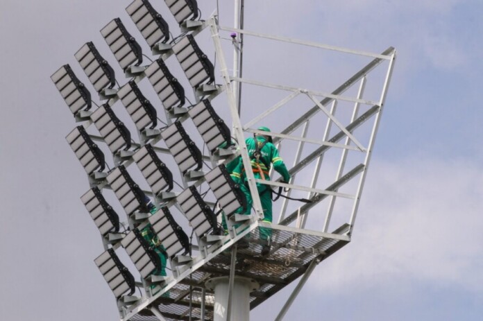 SEDEL-Instalacao-da-Nova-Iluminiacao-LED-no-Estadio-Carlos-Zamith-FOTO-Mauro-Neto-Secom-1536x1023