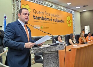 Presidente Roberto Cidade alerta estudantes sobre crimes sexuais e virtuais, durante ação do Maio Laranja, na Aleam