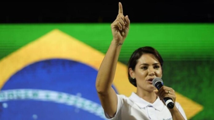 a-primeira-dama-michelle-bolsonaro-durante-culto-no-recife-1666388894324_v2_900x506