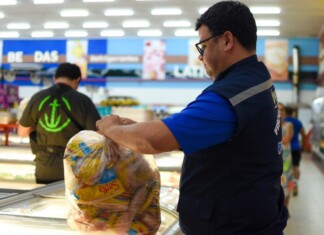 Procon-AM autua supermercado por comercializar mais de 46 kg de alimentos impróprios para consumo