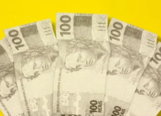 Arrecadação de impostos federais beira R$ 2 trilhões, diz Impostômetro