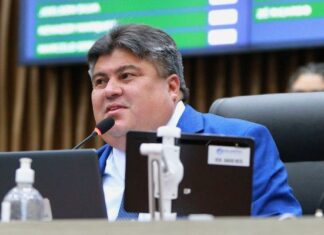 Presidente David Reis anuncia adiantamento salarial dos servidores da CMM