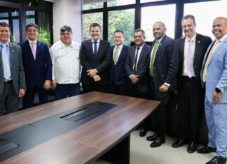 Presidente David Reis e vereadores recebem vice-prefeito Renato Junior na Câmara Municipal de Manaus