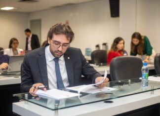 Deputado Thiago Abrahim destaca importância do curso de inteligência artificial da UEA para Itacoatiara e Parintins
