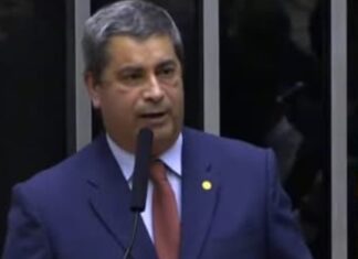 Coronel Tadeu toma posse como deputado no lugar de Carla Zambelli