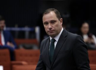 Delator da trama golpista, Mauro Cid recebe convite para dar aula na Europa