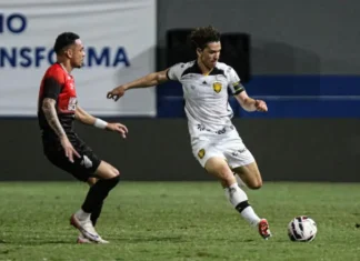 Amazonas perde para o Athletico-PR e segue afundado na zona de rebaixamento da Série B