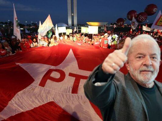 Lula sinaliza candidatura em 2026: “Esse país vai ter pela primeira vez um presidente eleito quatro vezes”