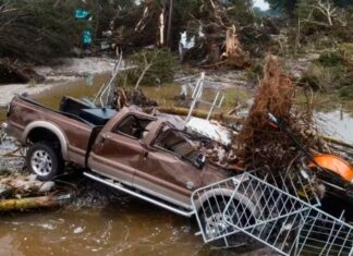 Mortos em enchente no Texas passam de 80 e busca por meninas desaparecidas continua: ‘Espero por um milagre’, diz pai