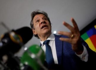 PT pode lançar Haddad ao Senado para conter avanço bolsonarista