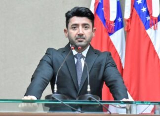 Deputado Carlinhos Bessa, alvo do Ministério Público, é detonado pela população após retirar assinatura da CPI do Asfalta Manaus